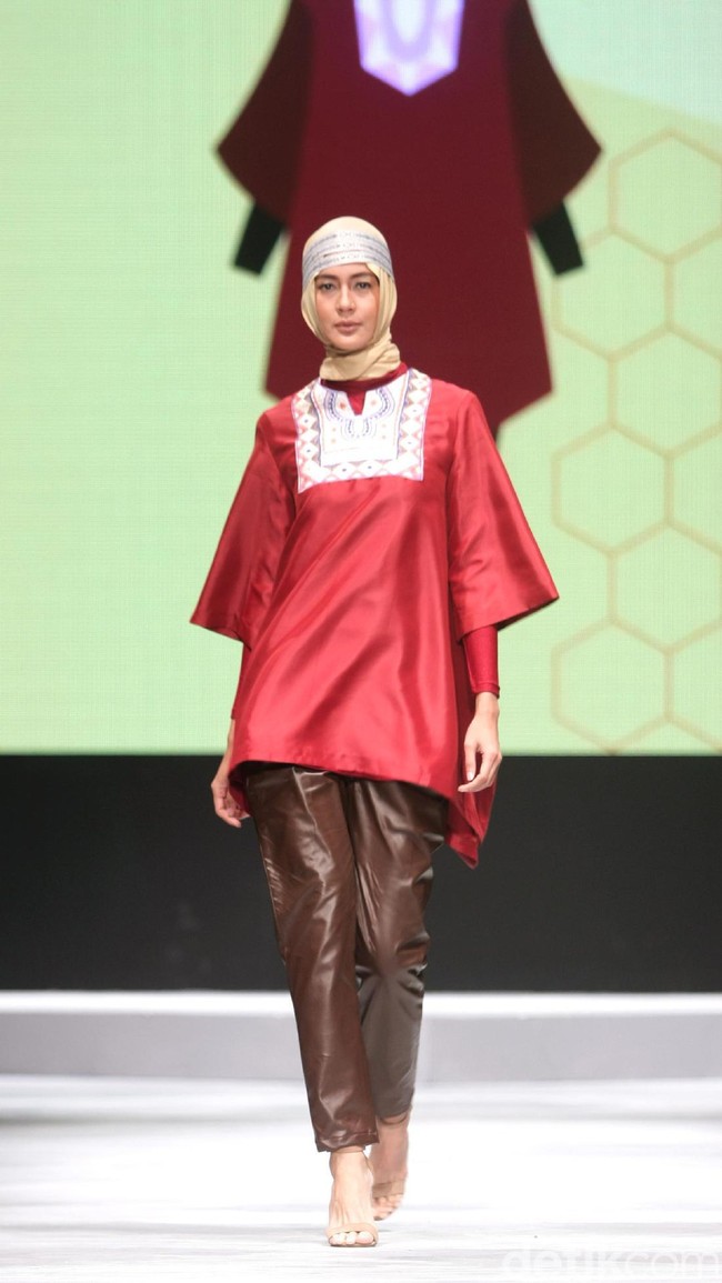 Koleksi DAUKY Fashion Hijab di Muslim Fashion Festival 2017. Jakarta Convention Center. Senayan. Jakarta. [Foto: Mohammad Abduh/Wolipop]