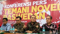 Aktifis ICW Abdullah Dahlan, Komisioner Komnas HAM Merger Nasution, Ketua Umum PP Pemuda Muhammadiyah Dahnil Simanjuntak dan komisioner KY Farid Wajdi sesaat sebelum konferensi pers.
