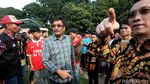 Keseruan Djarot Main Bola Bareng Persija Jakarta