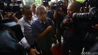 Mantan pimpinan KPK Busyro Muqoddas tiba di gedung KPK, Selasa (11/4/2017).