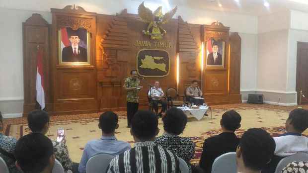 Sopir taksi menyampaikan unek-uneknya ke gubernur