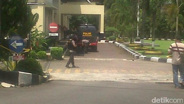 Usai Diserang Lelaki Bercadar, Polres Banyumas Diamankan Brimob