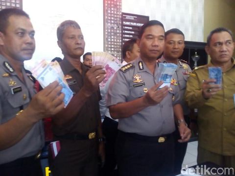 Barang bukti OTT pungli di Aceh Barat