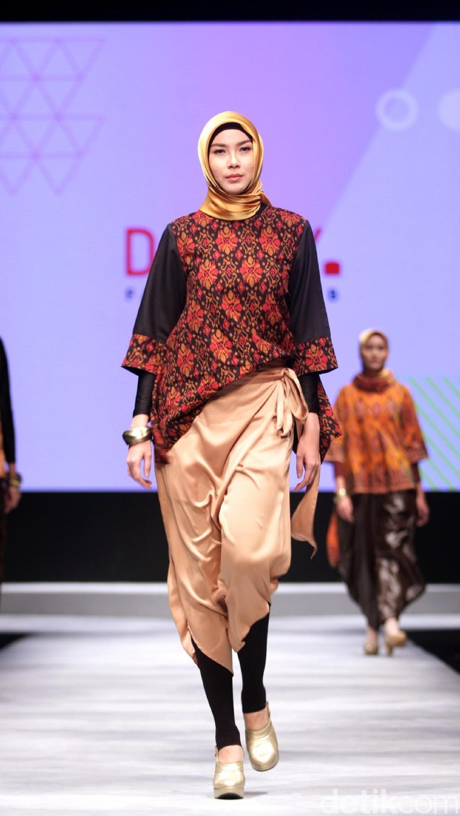 Koleksi DAUKY Fashion Hijab di Muslim Fashion Festival 2017. Jakarta Convention Center. Senayan. Jakarta. [Foto: Mohammad Abduh/Wolipop]