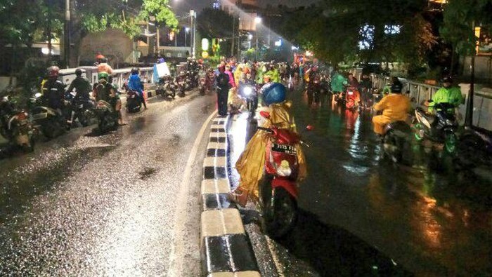 Imbas Banjir, Sejumlah Ruas Jalan di Jakarta Macet