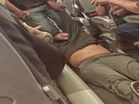 Gedung Putih Komentari Pengusiran Paksa Penumpang United Airlines