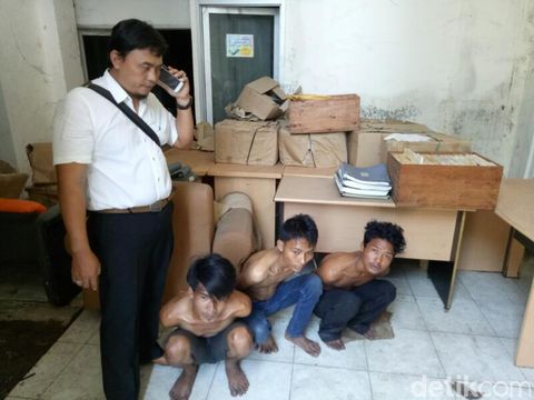 Curi Kabel Simulator Pesawat, Tiga Pemuda Ditangkap