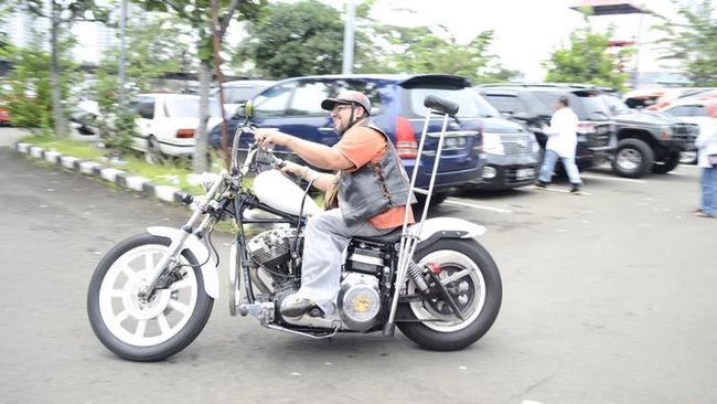 Difabel Tak Surutkan Semangat Pria  Ini untuk Naik Motor  Besar