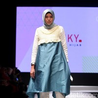 Koleksi DAUKY Fashion Hijab di Muslim Fashion Festival 2017. Jakarta Convention Center. Senayan. Jakarta. [Foto: Mohammad Abduh/Wolipop]
