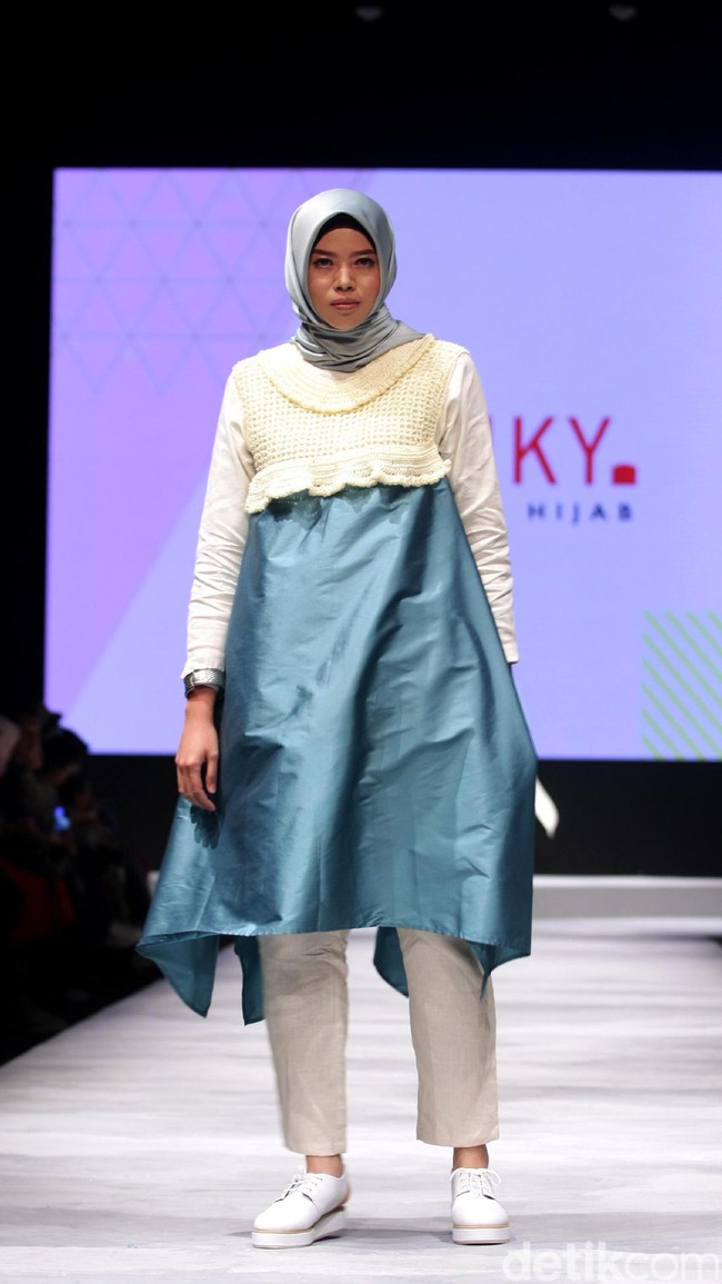 Koleksi DAUKY Fashion Hijab di Muslim Fashion Festival 2017. Jakarta Convention Center. Senayan. Jakarta. [Foto: Mohammad Abduh/Wolipop]