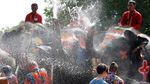 Serunya Basah-basahan di Festival Songkran