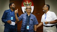 BW berkata setiap penyelidikan yang dilakukan kasus ayng berpotensi ada serangan balik harus ada pengamanan double cover, triple cover kepada mereka (penyidik KPK). Mereka tidak boleh naik motor, rumahnya juga harus dijaga.