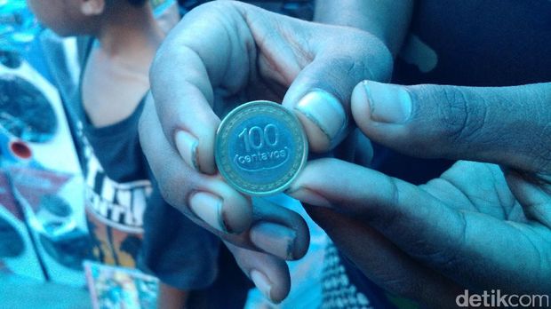 Mata uang Centavos di Pasar Turiskain / 