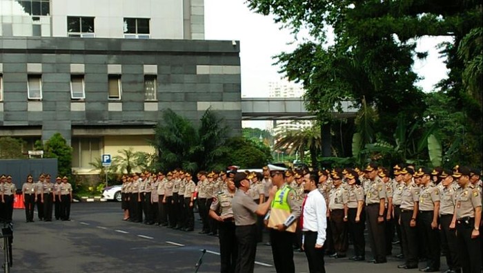 Beri Penghargaan, Kapolda Metro: Terima Kasih Aiptu Sunaryanto