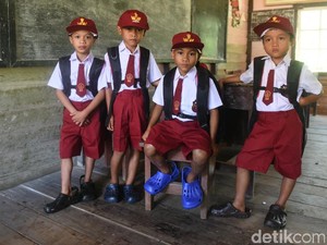 Bantuan dari Jokowi Sudah Diterima Siswa SD di Bengkayang