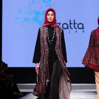 Koleksi Elzatta Hijab di Muslim Fashion Festival 2017. Jakarta Convention Center. Senayan. Jakarta. [Foto: Mohammad Abduh/Wolipop]