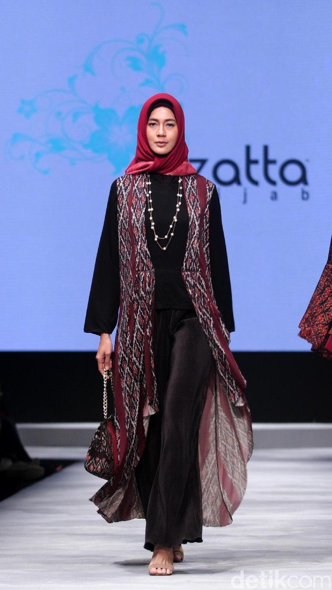 Koleksi Elzatta Hijab di Muslim Fashion Festival 2017. Jakarta Convention Center. Senayan. Jakarta. [Foto: Mohammad Abduh/Wolipop]
