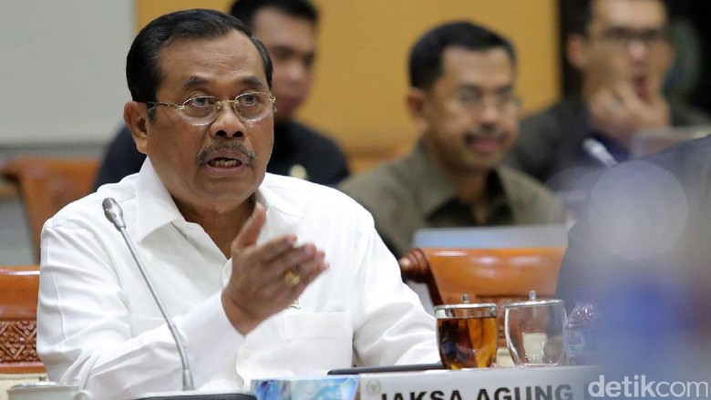 Jaksa Agung Mengaku Abstain di Rapim Promosi Anaknya Jaksa Agung Mengaku Abstain di Rapim Promosi Anaknya