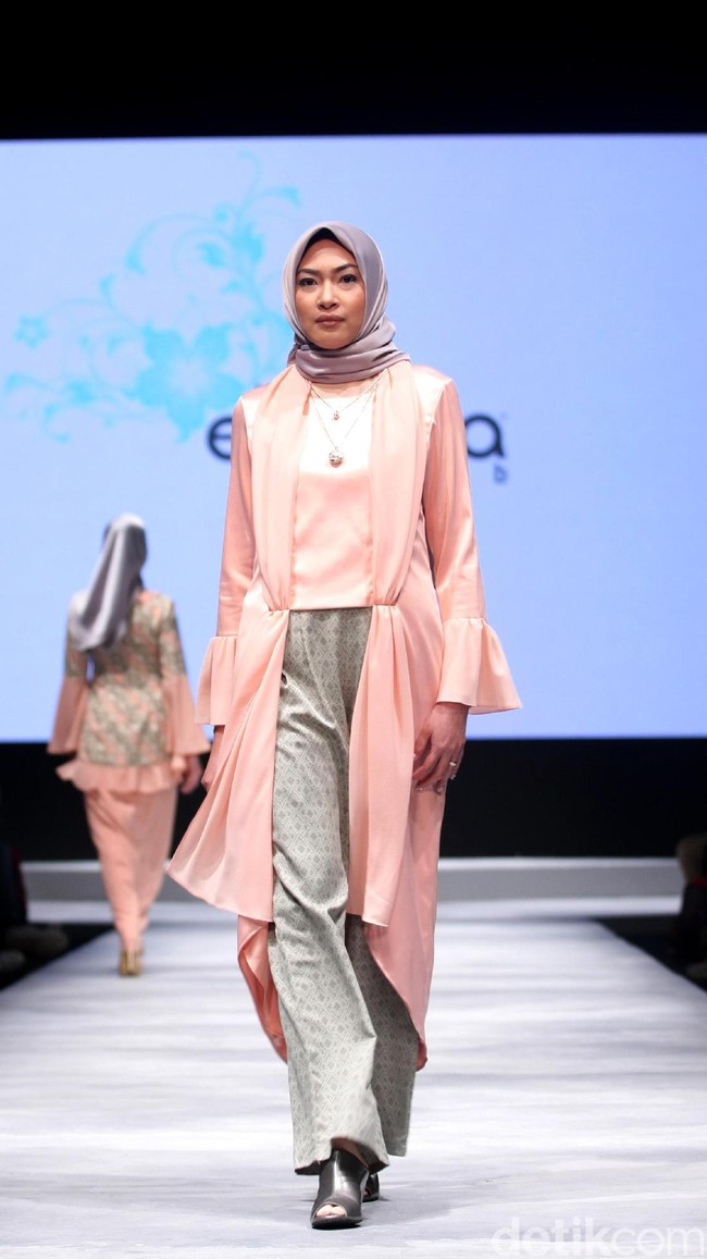 Koleksi Elzatta Hijab di Muslim Fashion Festival 2017. Jakarta Convention Center. Senayan. Jakarta. [Foto: Mohammad Abduh/Wolipop]