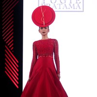 Yogie mengangkat tema Scarlet dengan nuansa merah menyala di Fashion Nation 2017. Atrium Senayan City. Jakarta. [Foto: Mohammad Abduh/Wolipop]