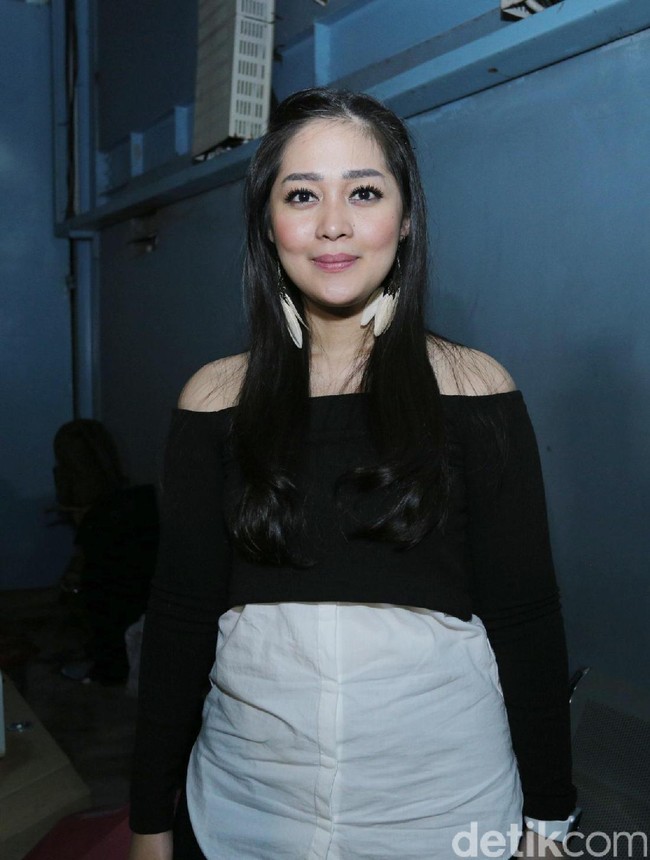 Gracia Indri mengaku tipe tubuhnya termasuk yang mudah gemuk tapi sulit kurus. Wanita 27 tahun itu bahkan pernah bercerita kalau berat badannya sempat naik 12 kilogram dalam tiga bulan. Foto: Hanif Hawari/detikHOT
