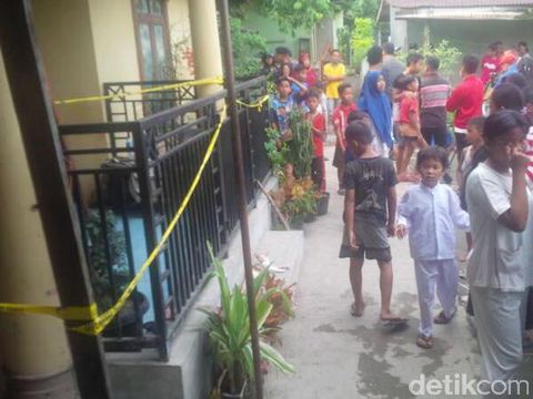 Rumah Masih Digaris Polisi, Warga Datang Bergantian karena Penasaran