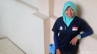 Tim panahan sebenarnya sudah berusaha menyiapkan solusi untuk menutupi keterlambatan gaji. Para atlet, pelatih, dan manajer tim panahan menggelar arisan yang dikocok setiap pekan. Mereka membayar Rp 50 ribu setiap arisan digelar. Namun, bagi Titi besaran hasil arisan hanya membantu sedikit dari kebutuhannya.
