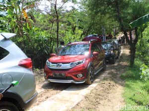 Produsen Mobil Buka Akses Jalan ke Pantai Jungwok yang Indah di Gunung Kidul