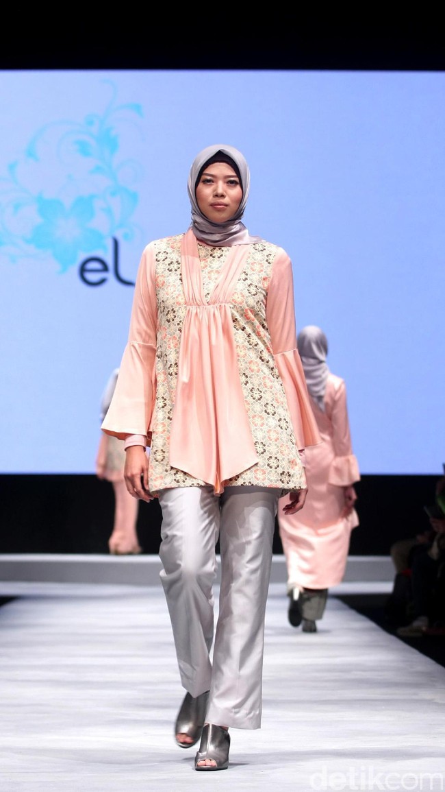 Koleksi Elzatta Hijab di Muslim Fashion Festival 2017. Jakarta Convention Center. Senayan. Jakarta. [Foto: Mohammad Abduh/Wolipop]