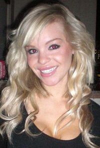 Wajah Katie Piper sebelum kena serangan air keras. 