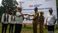 PT Bank Rakyat Indonesia Tbk (BRI) kembali menunjukkan kepeduliannya terhadap anak-anak di tanah air. Bank BRI melalui kegiatan Corporate Social Responsibility (CSR) menyelenggarakan program BRI Mencerdaskan Anak Bangsa yang akan dilakukan di 10 titik area di Indonesia.