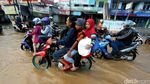 Kebanjiran, Akses Jalan Jati Mekar Bekasi Terganggu