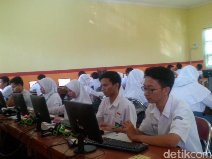 Sebagian Siswa di Kabupaten Bandung Pakai Laptop Sendiri untuk UNBK