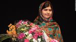 Riuh Dunia dalam Gambar: Malala Mudik, ABG Menang Lotre