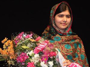 Ke Pakistan 6 Tahun Setelah Ditembak Taliban, Malala Menangis