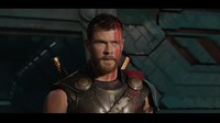 Ia tak lagi gondrong. Sejumlah netizen sempat kecewa dengan gaya rambut pendeknya itu. (Dok. Youtube/@MarvelEntertainment)