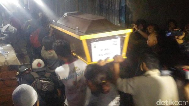 Terduga Teroris Tuban Dimakamkan Dini Hari 