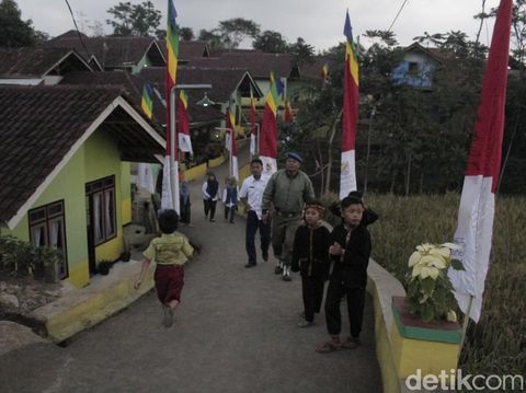 Bupati Bandung dan Pejabat SKPD Menginap di Rumah Warga