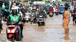 Kebanjiran, Akses Jalan Jati Mekar Bekasi Terganggu