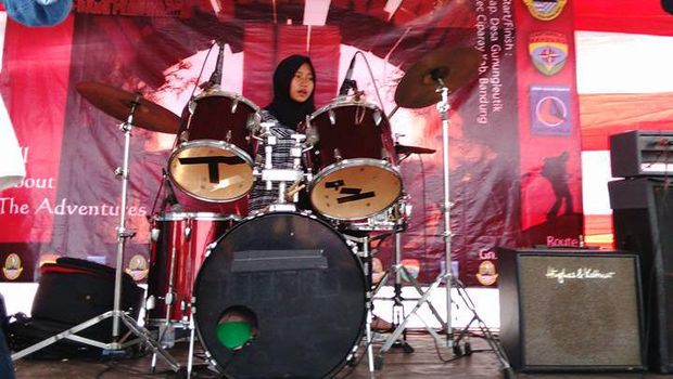 Viral, Aksi 3 Hijabers Asal Garut Bawakan Lagu Metal Dipuji Netizen