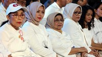 Istri Sandiaga, ibunda Anies Baswedan, istri serta anak Anies juga menyaksikan debat pamungkas ini.