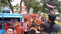 Senangnya Jokowi dan Iriana Jalan-jalan di Teras Cihampelas Bandung