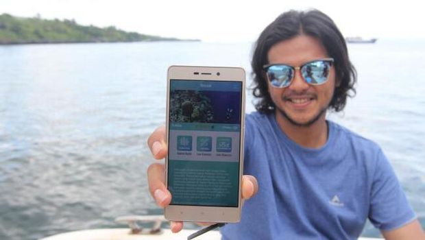  Ramon Tungka memamerkan aplikasi Marine Buddies (Mukhlis/detikTravel)