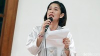 Ibu dua anak itu tampak sangat ekspresif. Pool/Palevi S/detikFoto.