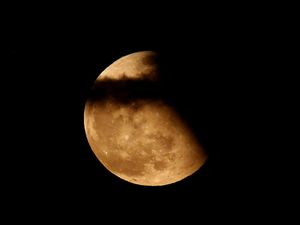 Malam Nanti, Langit Indonesia akan Kedatangan Fenomena Minimoon