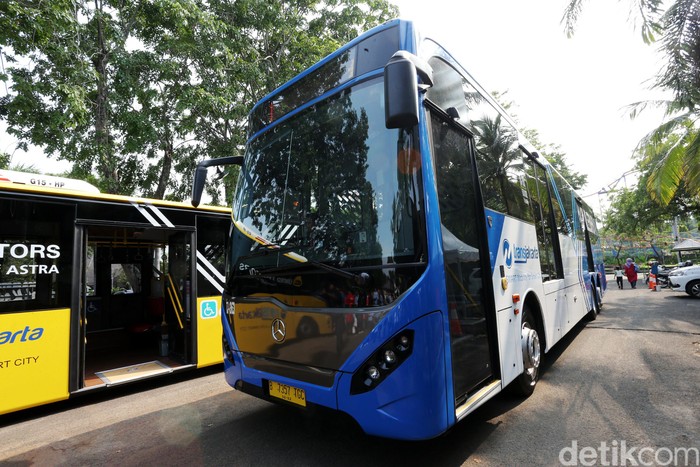Sebanyak 300 bus berkonsep ramah pada kaum disabilitas akan diadakan oleh PT TransJakarta. Bus ini akan diintegrasikan dengan layanan Transjakarta Cares.