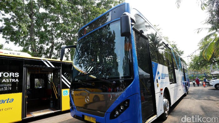 Sebanyak 300 bus berkonsep ramah pada kaum disabilitas akan diadakan oleh PT TransJakarta. Bus ini akan diintegrasikan dengan layanan Transjakarta Cares.