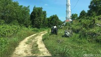 Di sana dunia pariwisatanya mulai menggeliat. Jika di akhir pekan menurut seorang petugas kepolisian, jalanan di Gunung Kidul akan disesaki oleh para pelancong.