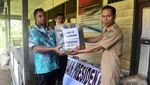 Siswa SD di Bengkayang Terima Perlengkapan Sekolah dari Jokowi