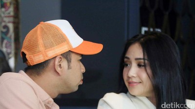 Aw, Tatapan Mesra Raffi Ahmad pada Nagita Slavina